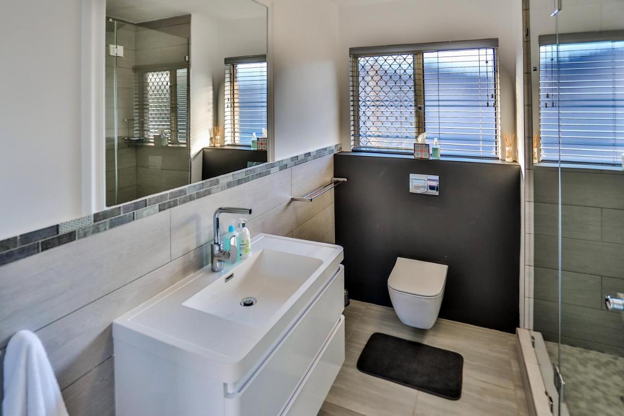 302 Kenwyn On Sea- Luxury Beachfront Getaway